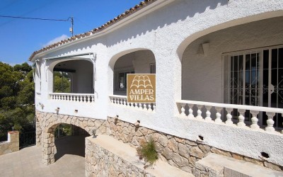 Beautiful and spacious Mediterranean villa with large terraces.